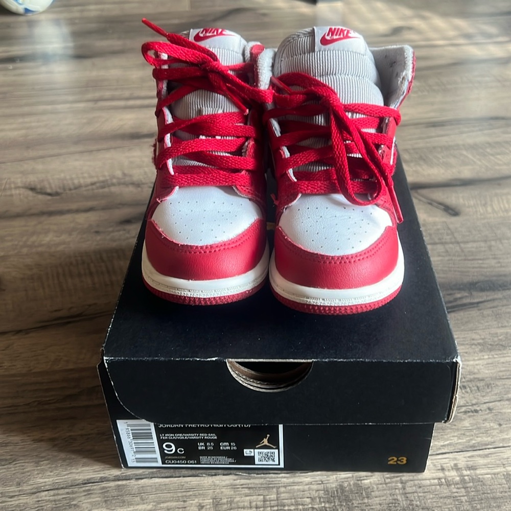 Toddler Jordan 1 Retro High OG - size 9c